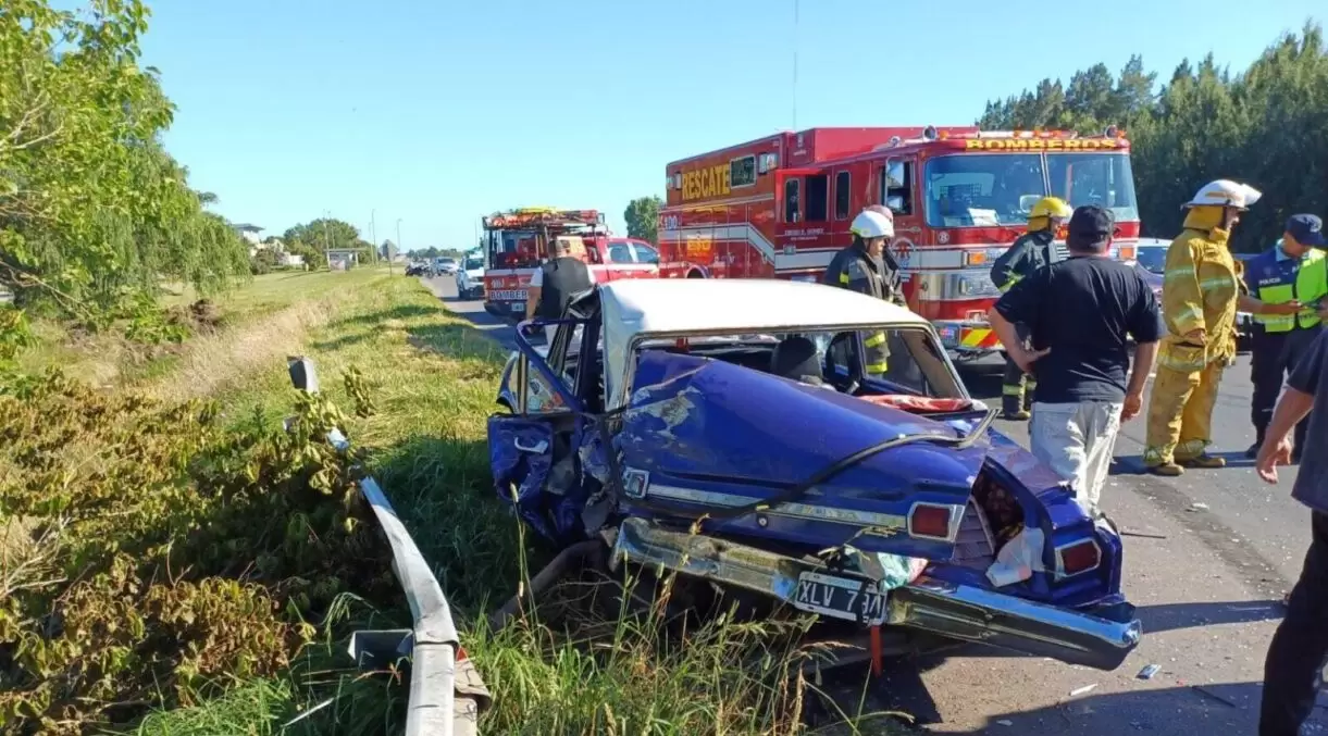 Choque y vuelco de un camión en Ruta 2 cerca de Vidal - Ayacucho al Día