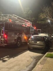 bomberos incendio auto ford focus (1)