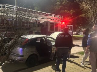 bomberos incendio auto ford focus (3)